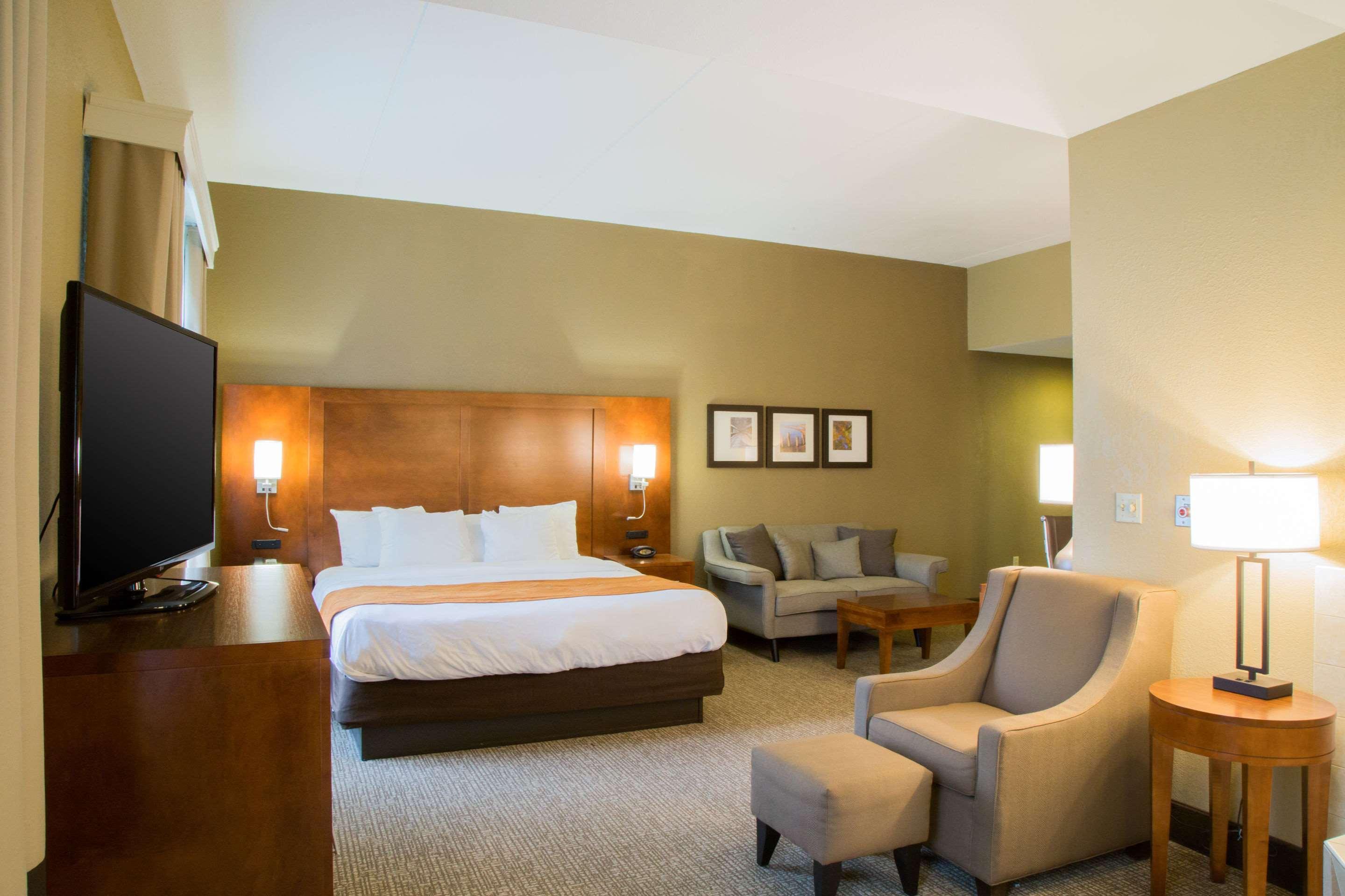 Comfort Suites Grand Rapids South Kentwood Exterior photo