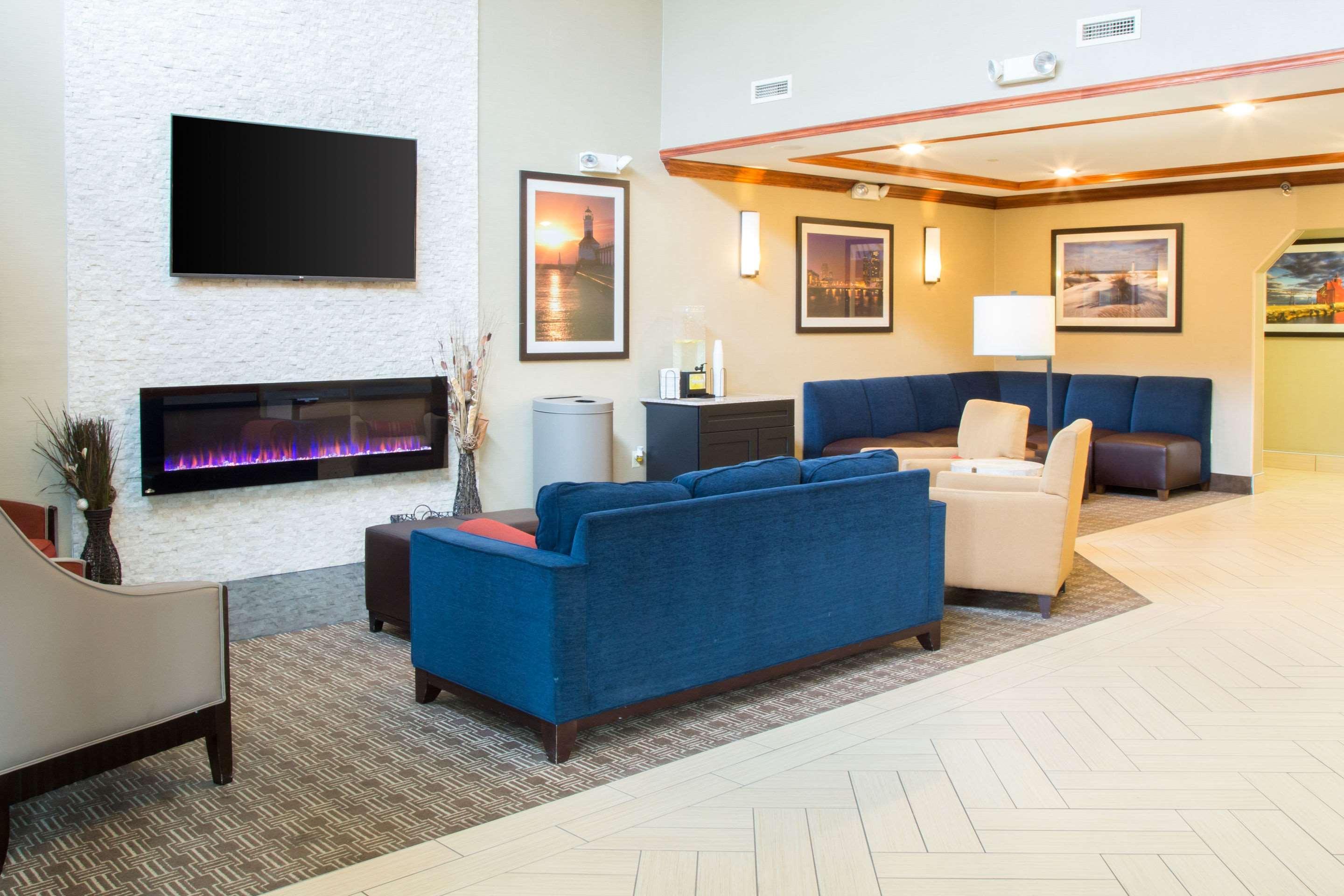 Comfort Suites Grand Rapids South Kentwood Exterior photo