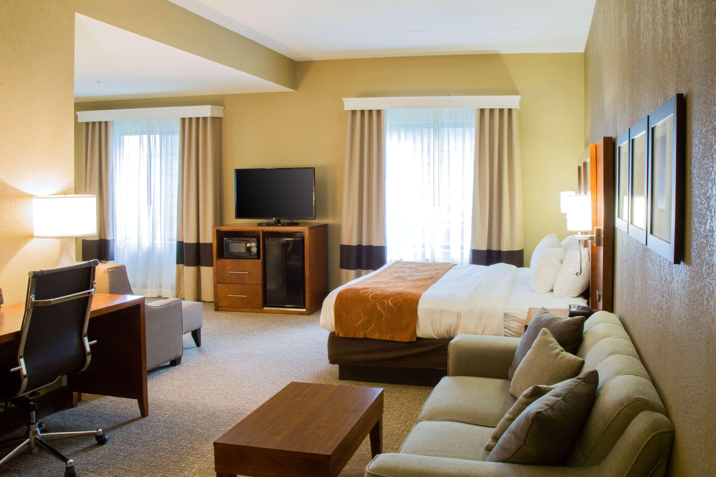 Comfort Suites Grand Rapids South Kentwood Exterior photo